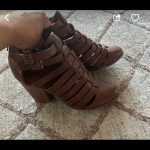 Charlotte Russe botties